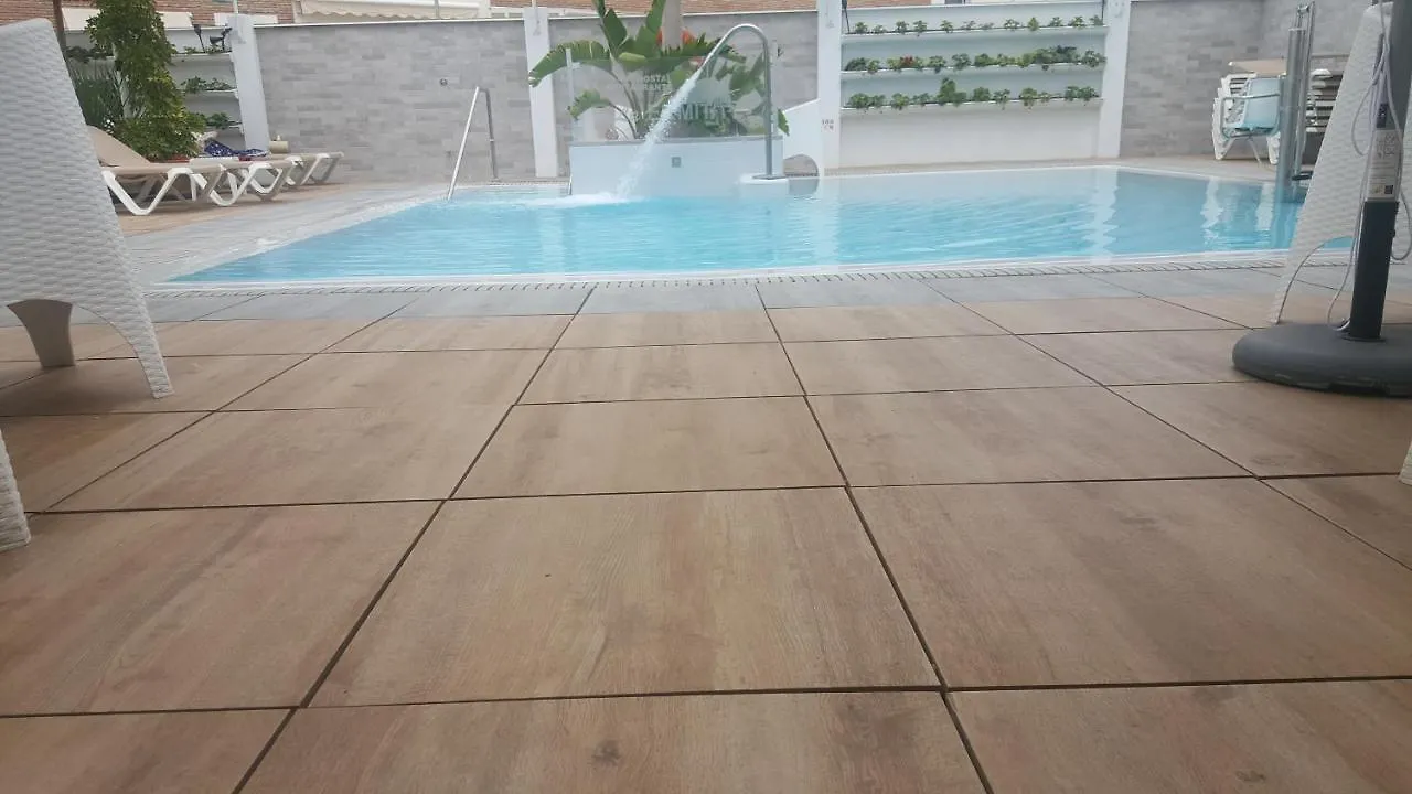 Konukevi Hostal La Ermita Nerja