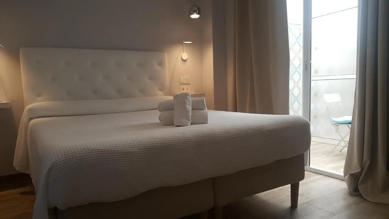 Hostal La Ermita Nerja 2*,