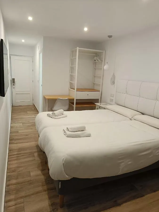 Hostal La Ermita Nerja 2*,