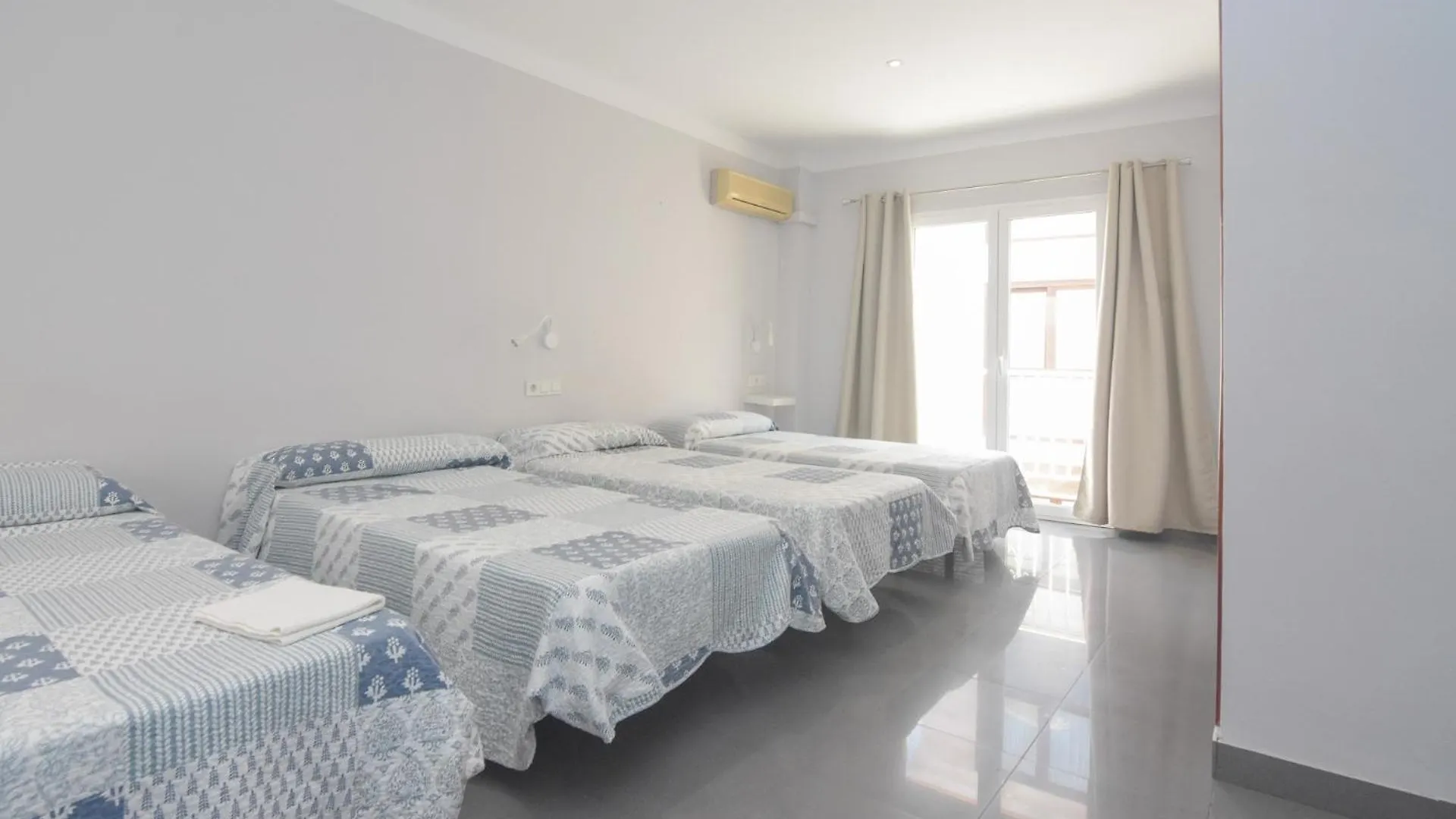 Hostal La Ermita Nerja 2*,